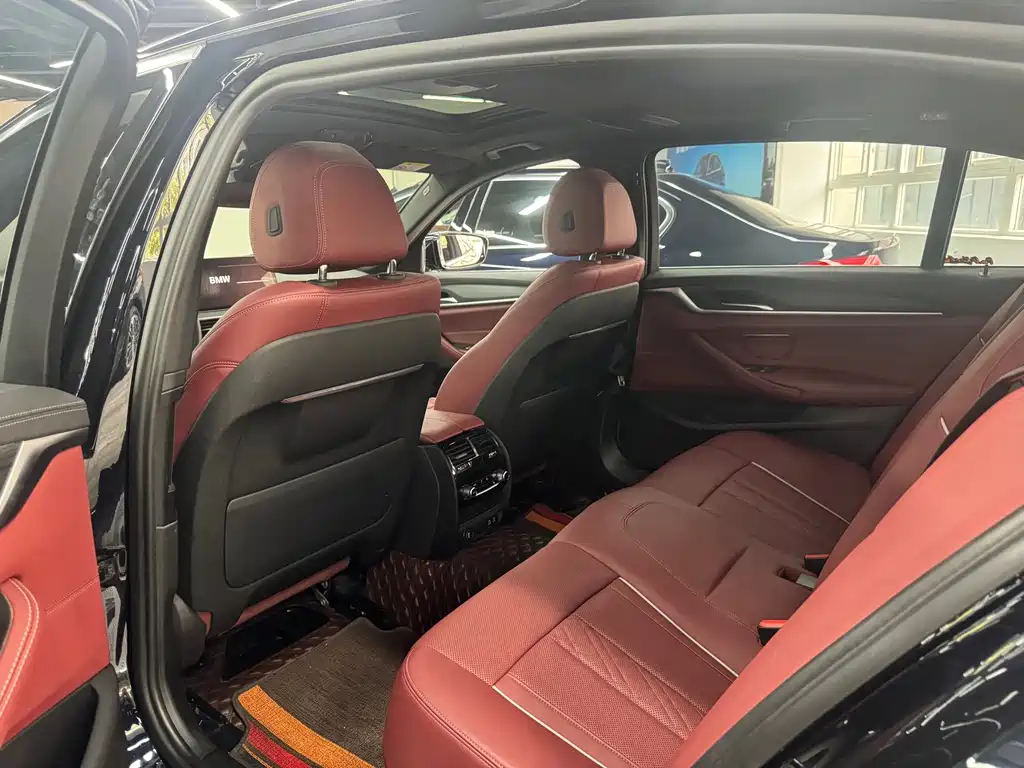 BMW 5 Series 2022 530Li Leading M Sports Package купить на сайте DeffCars