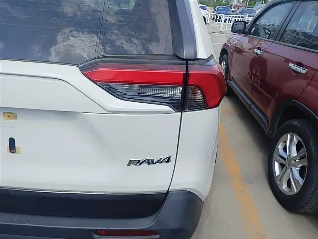 RAV4 Rongfang 2020 2.0L CVT two-wheel drive fashion PLUS version купить на сайте DeffCars