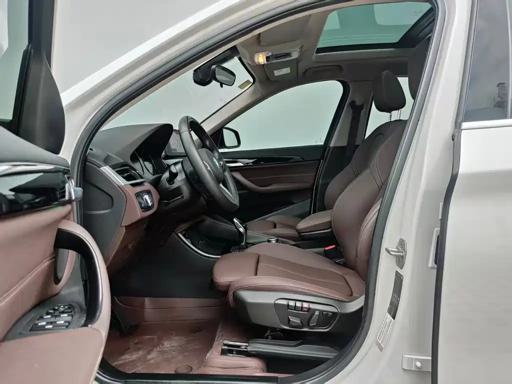 BMW X1 2020 sDrive20Li Exclusive Model купить на сайте DeffCars