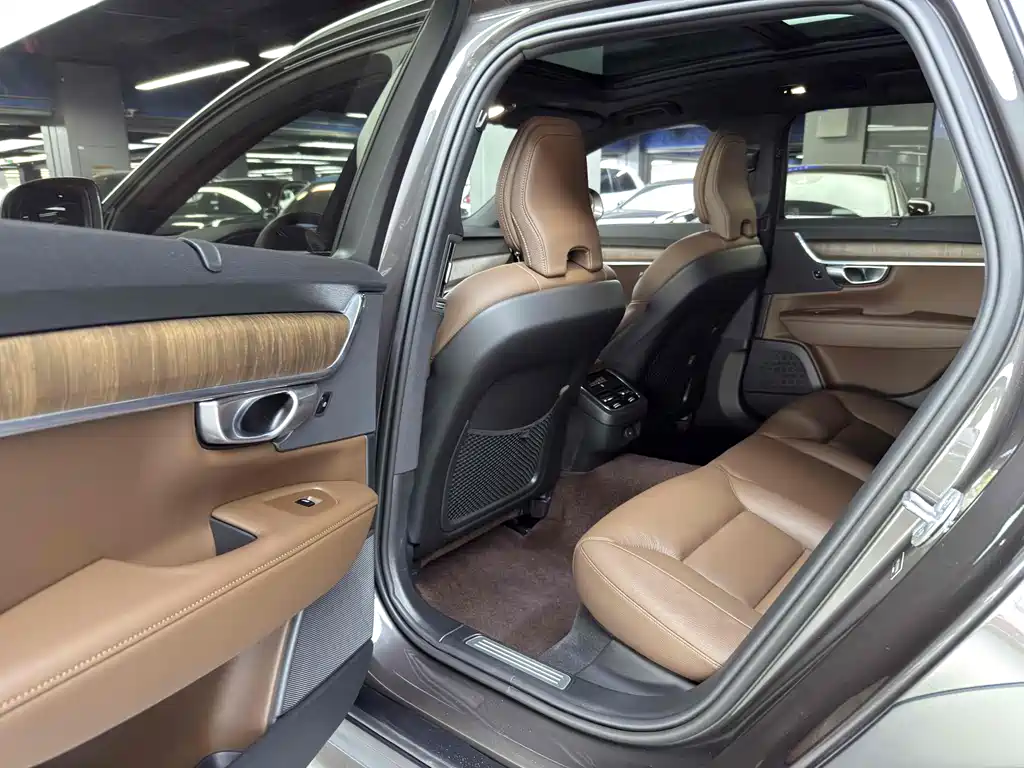 Volvo V90 2024 Cross Country B5 AWD Zhiyuan Edition купить на сайте DeffCars