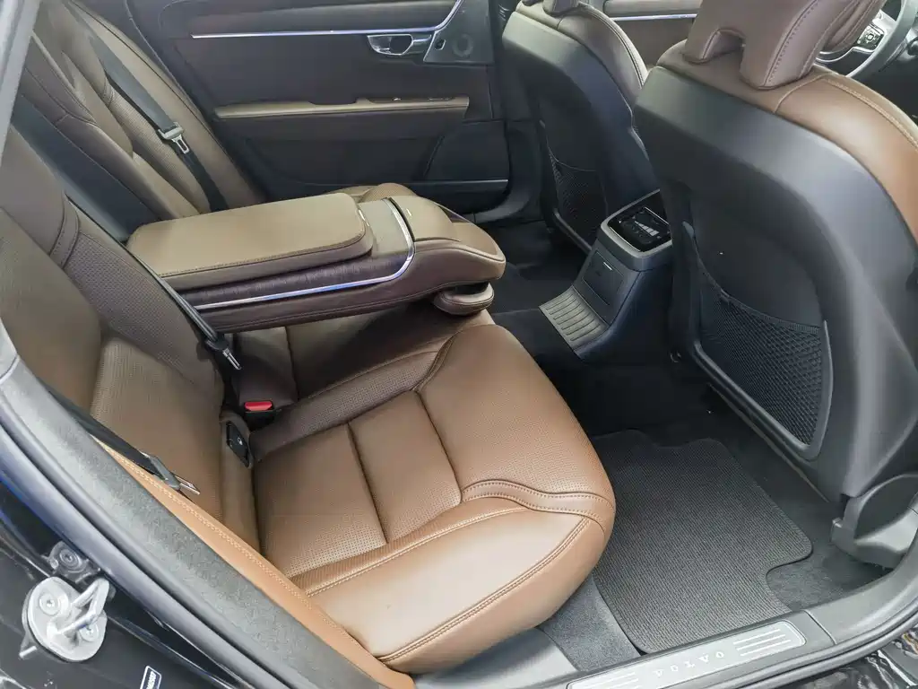 Volvo S90 plug-in hybrid 2024 plug-in hybrid four-wheel drive long range Zhiya luxury version купить на сайте DeffCars