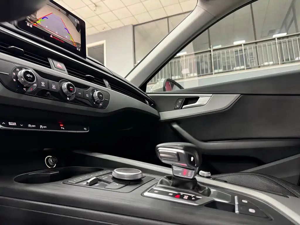 Audi A4L 2018 30th Anniversary Model 40 TFSI Enterprising купить на сайте DeffCars