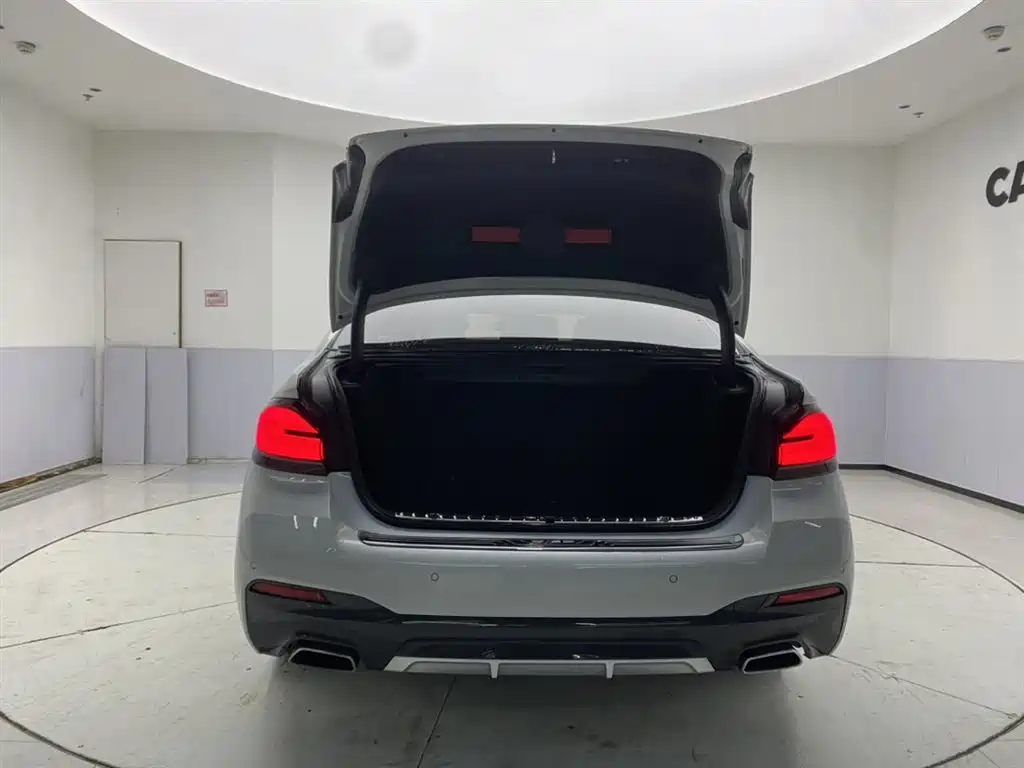 BMW 5 Series 2023 530Li Leading M Sports Package купить на сайте DeffCars
