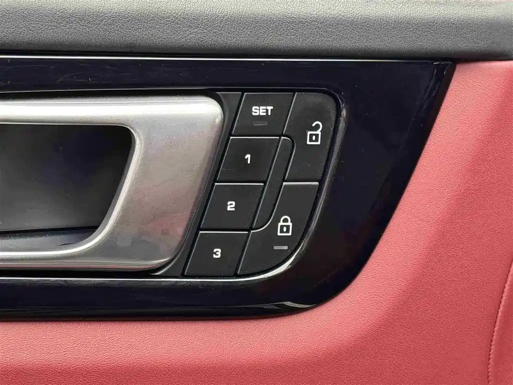 Cayenne New Energy 2023 Cayenne E-Hybrid 2.0T Platinum Edition купить на сайте DeffCars