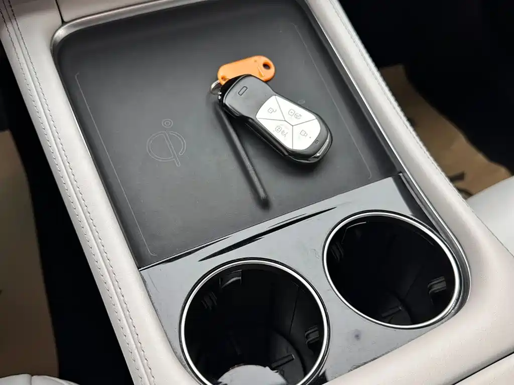 Xpeng P7 2023 P7i 610 Pengyi Performance Edition купить на сайте DeffCars