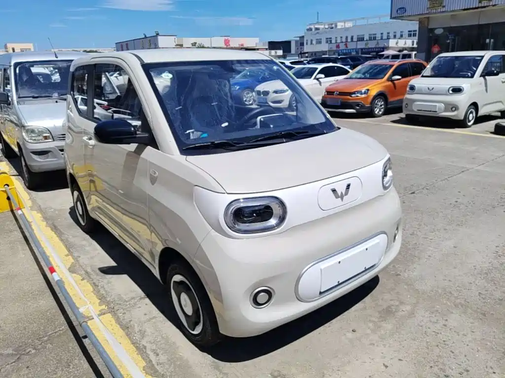 Hongguang MINIEV 2024 third generation 215km youth version купить на сайте DeffCars
