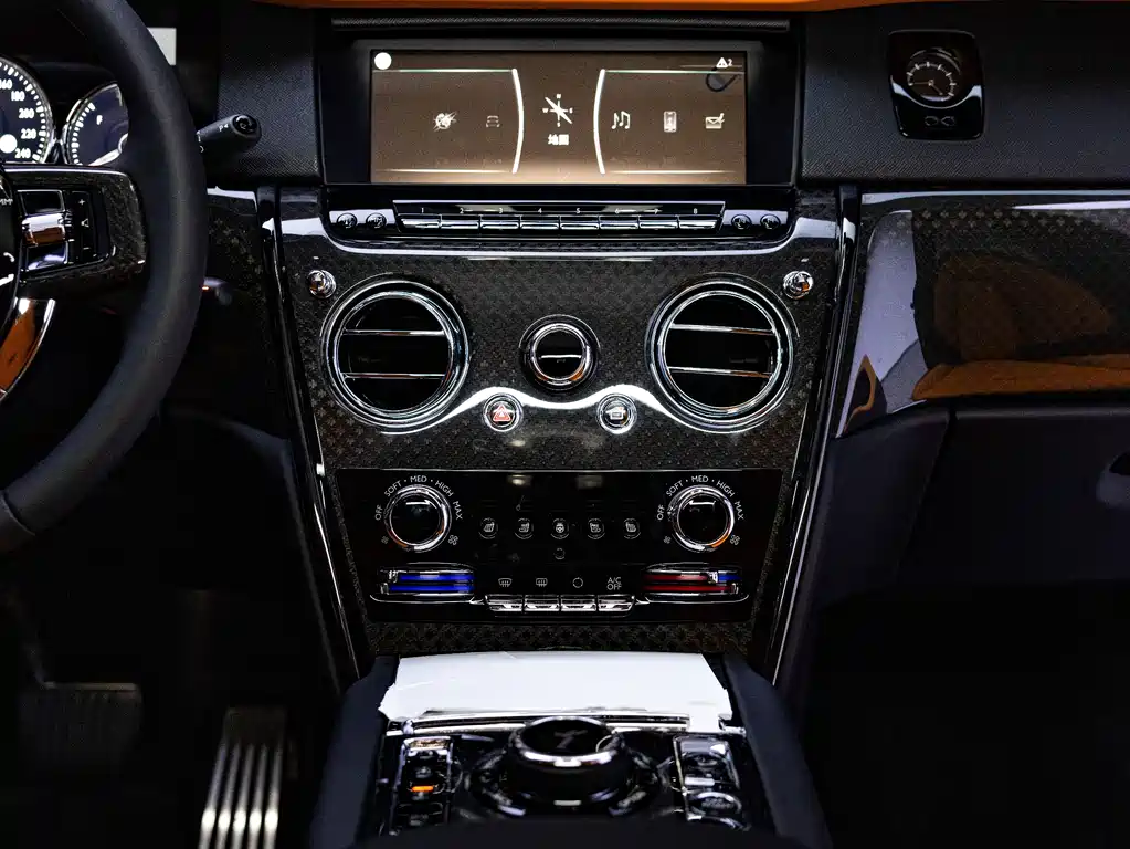 Cullinan 2024 Black Badge купить на сайте DeffCars