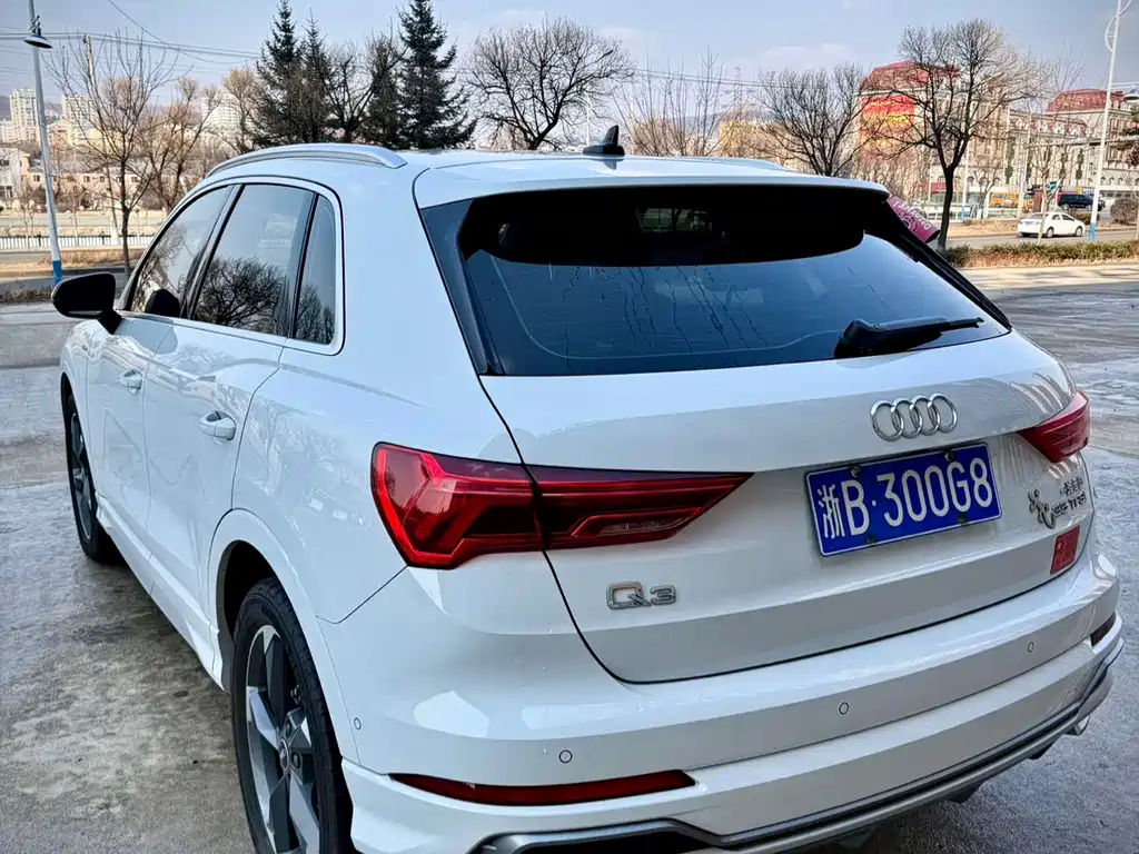 Audi Q3 2022 35 TFSI Fashionable and Dynamic купить на сайте DeffCars