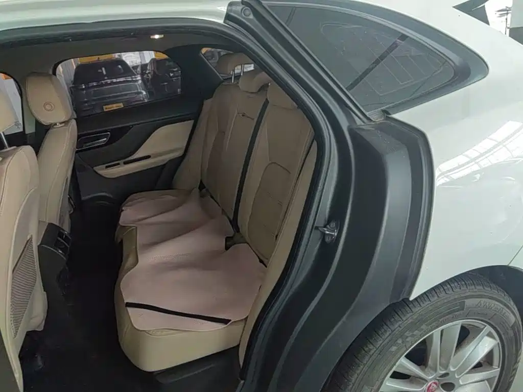 Jaguar F-PACE 2016 2.0T 2WD Urban Exclusive Edition купить на сайте DeffCars
