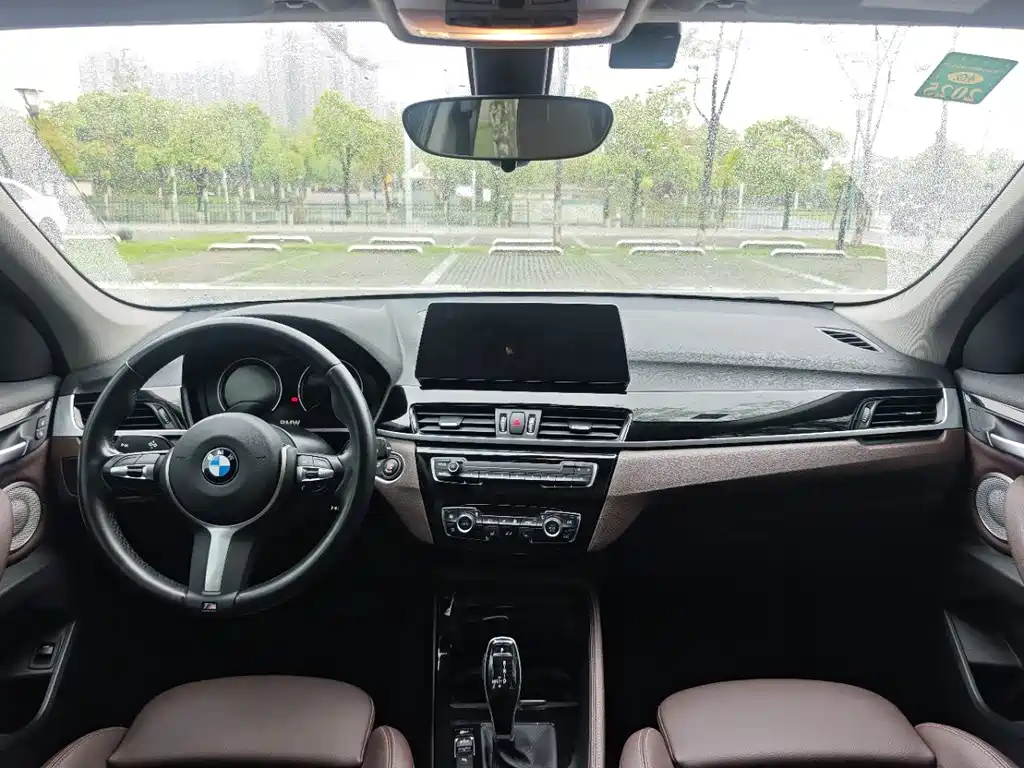 BMW X1 2022 sDrive20Li Exclusive Model купить на сайте DeffCars