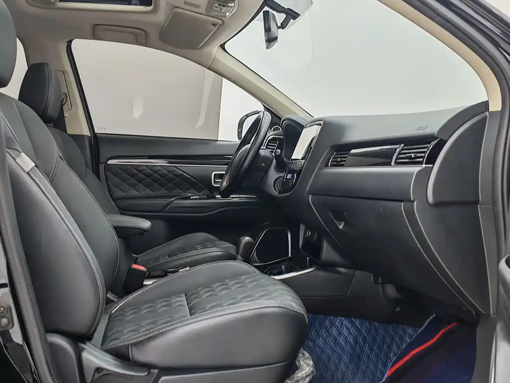 Outlander 2021 facelift 2.0L 2WD Enjoy Edition 7 seats купить на сайте DeffCars