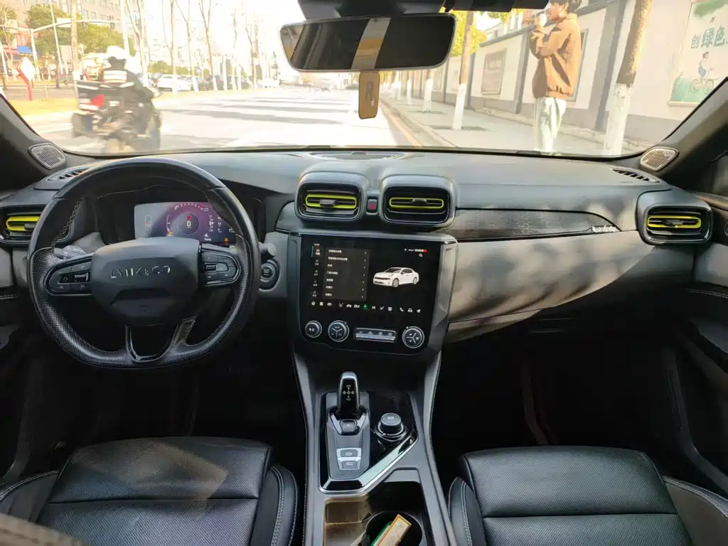 Lynk & Co 03 2021 2.0TD Automatic Pro купить на сайте DeffCars