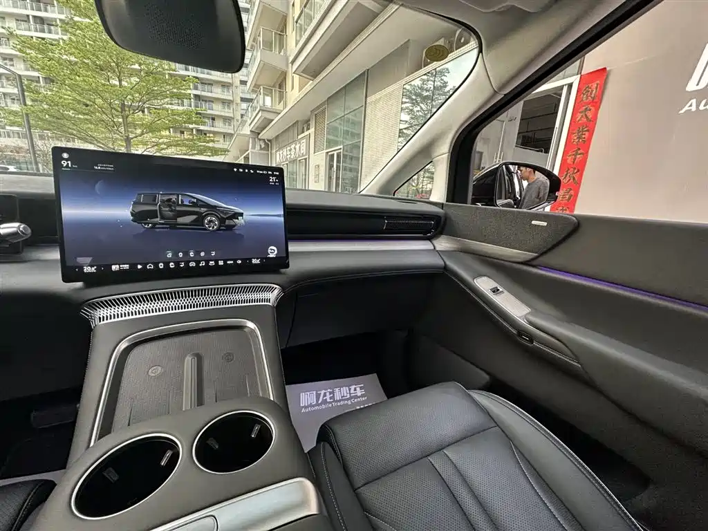 Xpeng X9 2024 model 702 super long battery life Max купить на сайте DeffCars