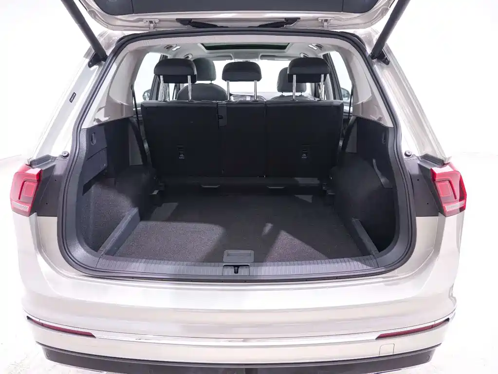 Tiguan L 2021 330TSI automatic two-wheel drive R-Line version купить на сайте DeffCars