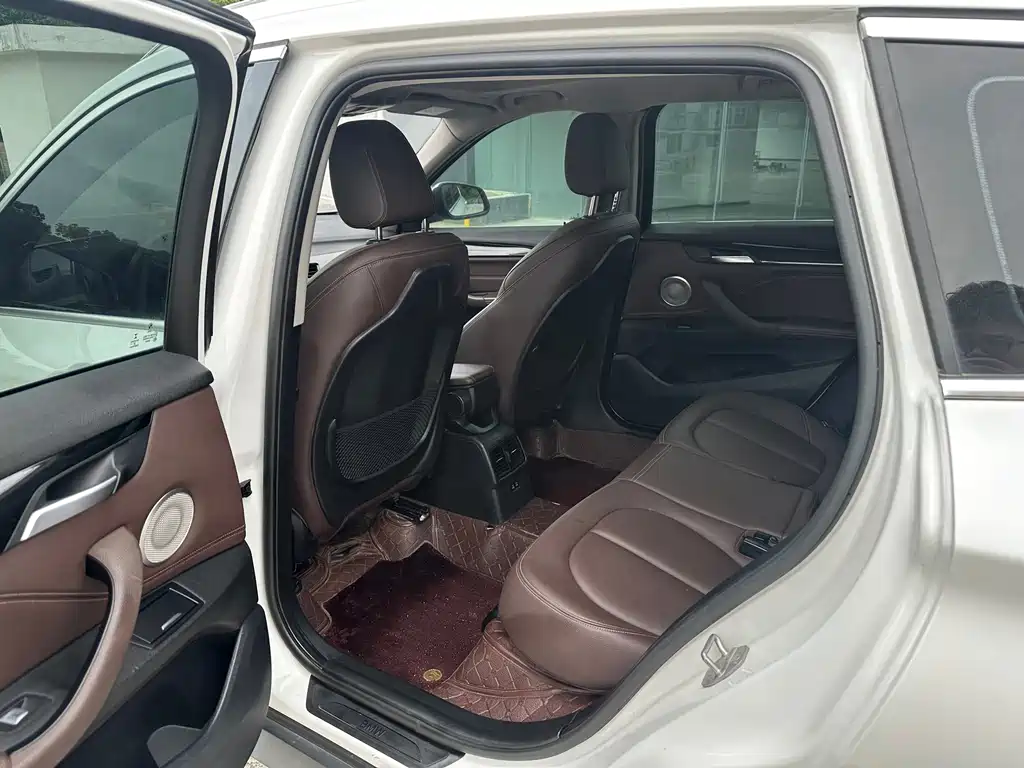 BMW X1 2022 sDrive25Li Leading купить на сайте DeffCars