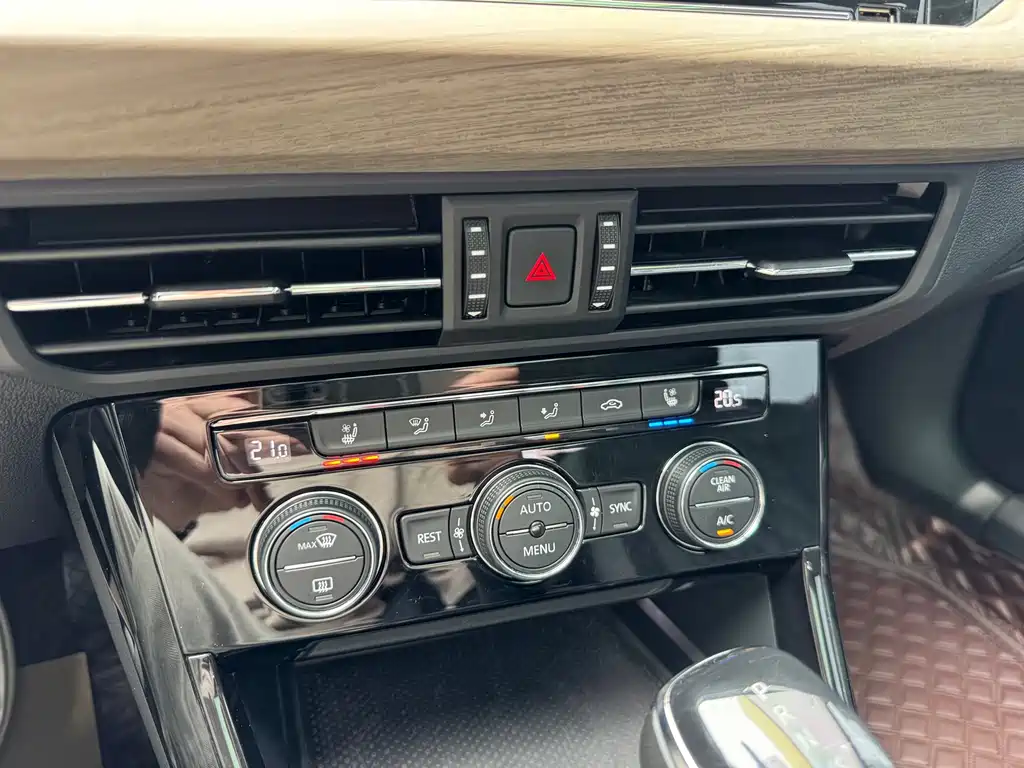 Passat 2019 330TSI Deluxe Edition National VI купить на сайте DeffCars