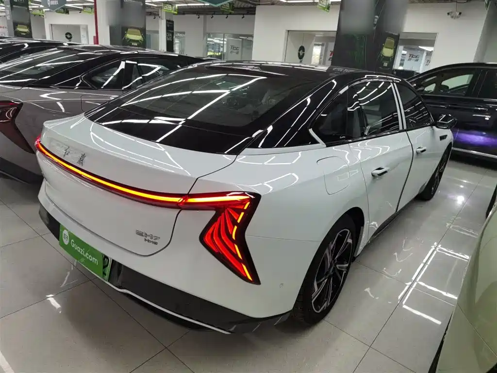 Hongqi EH7 2024 640 Pro+ four-wheel drive version купить на сайте DeffCars