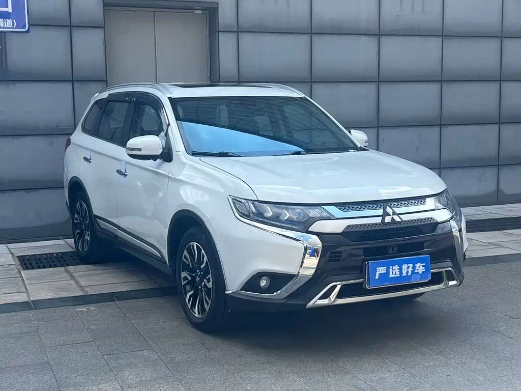 Outlander 2020 2.4L 4WD Exclusive Edition 5-seater купить на сайте DeffCars