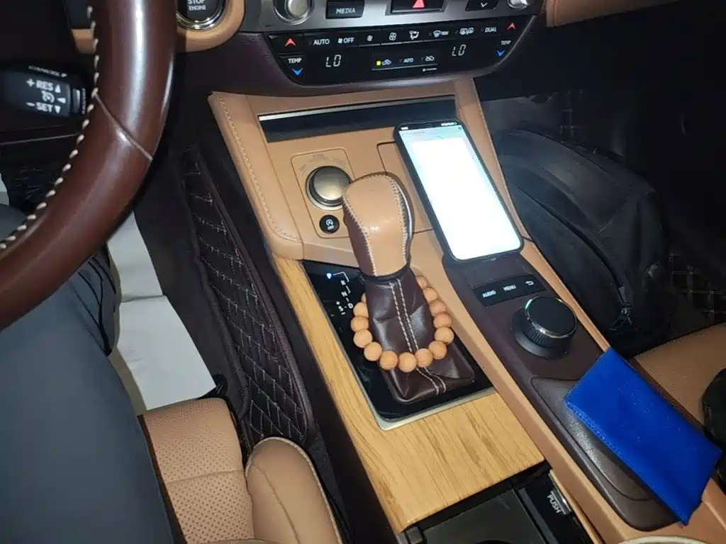 Lexus ES 2015 200 Elite Edition купить на сайте DeffCars