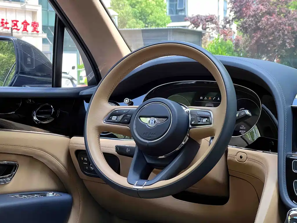 Bentayga 2024 4.0T V8 купить на сайте DeffCars