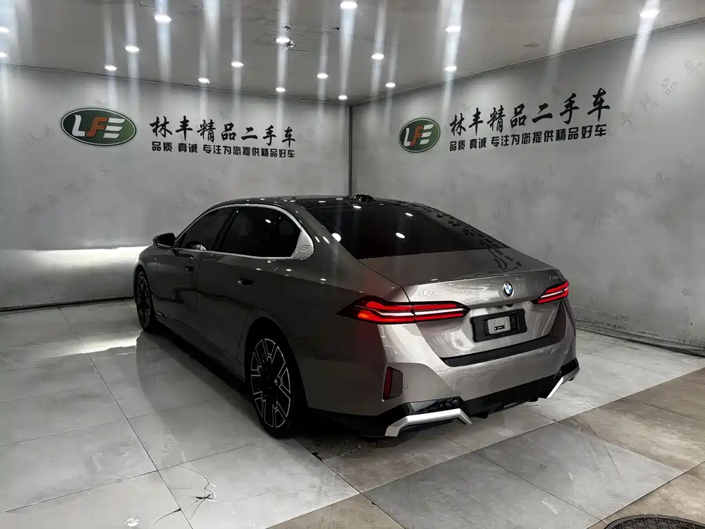 BMW 5 Series 2024 530Li Exclusive M Sports Package купить на сайте DeffCars