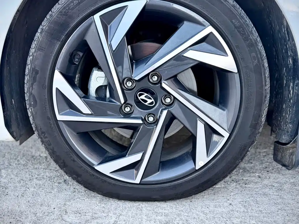 Elantra 2023 1.5L CVT LUX Premium Edition купить на сайте DeffCars