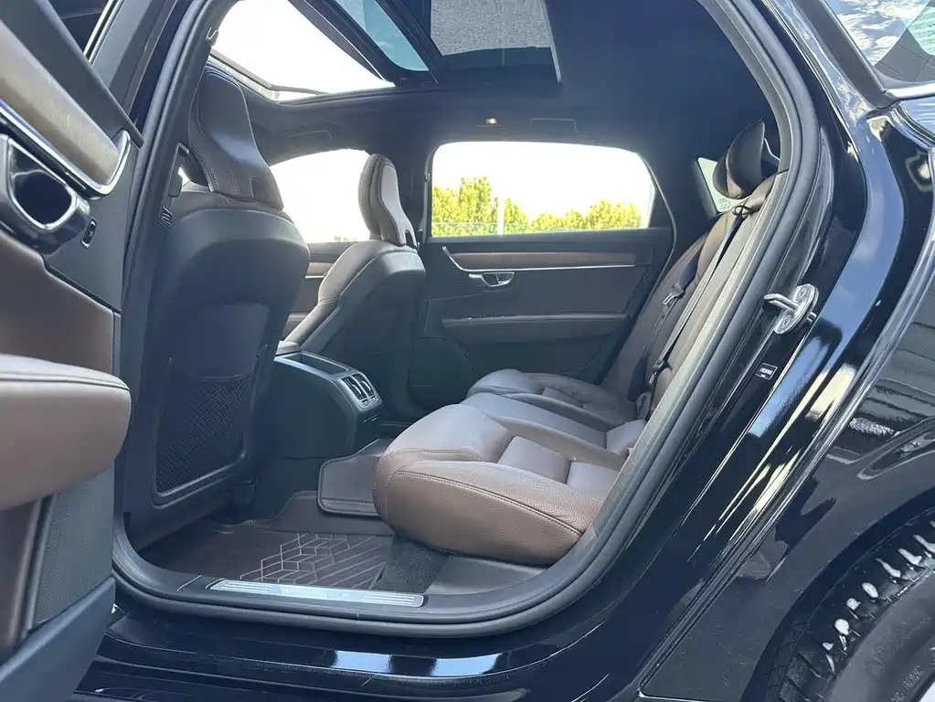 Volvo S90 2024 B5 Zhiyi Luxury Edition купить на сайте DeffCars