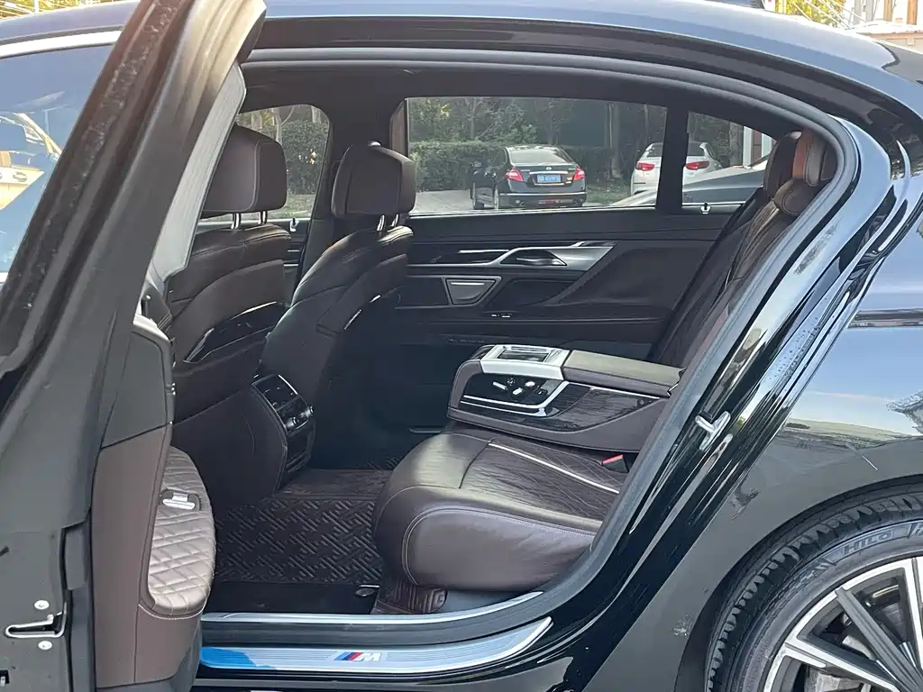 BMW 7 Series 2021 740Li Leading M Sports Package купить на сайте DeffCars
