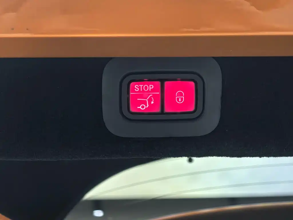 Aston Martin DBX 2022 3.0T STRAIGHT-SIX купить на сайте DeffCars