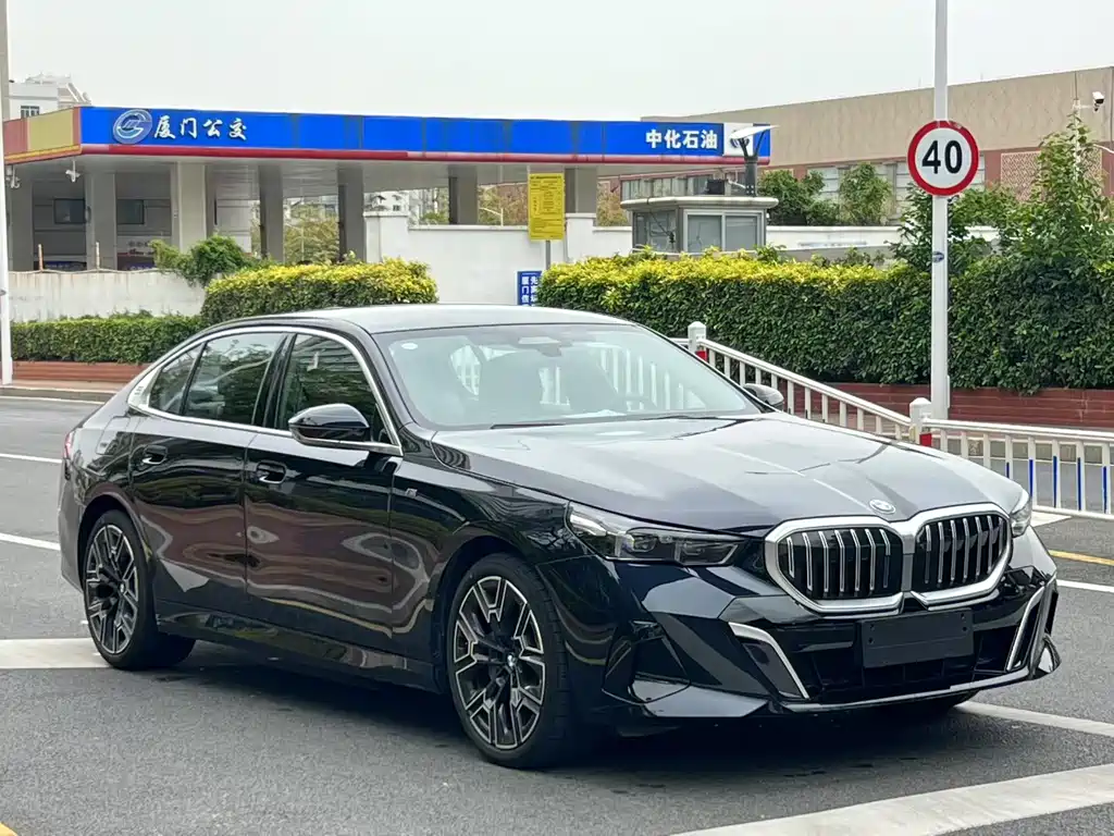 BMW 5 Series 2025 530Li Exclusive M Sports Package купить на сайте DeffCars