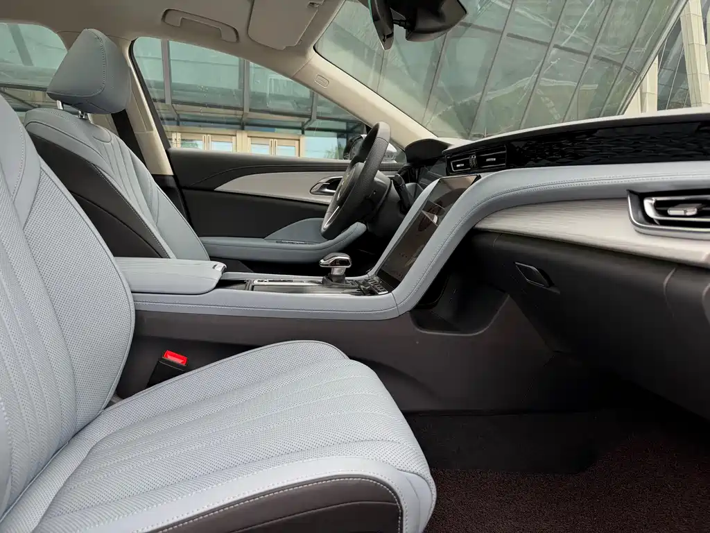 Hongqi H5 PHEV 2025 170 super hybrid version купить на сайте DeffCars