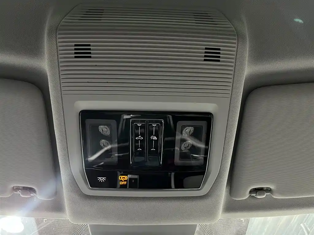 Touron 2023 Touron X facelift 380TSI four-wheel drive luxury version купить на сайте DeffCars