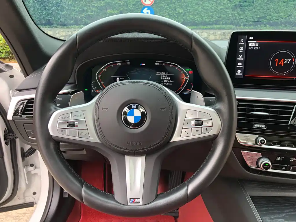 BMW 5 Series 2023 530Li Leading M Sports Package купить на сайте DeffCars