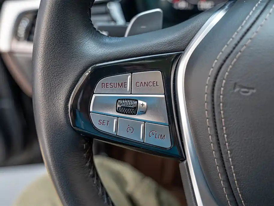 BMW 5 Series 2023 530Li Leading Luxury Package купить на сайте DeffCars