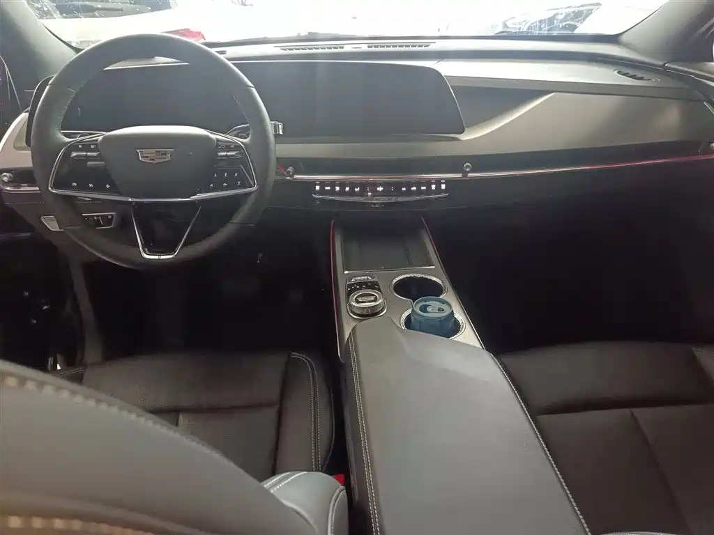 Cadillac XT5 2025 2.0T Metropolis купить на сайте DeffCars