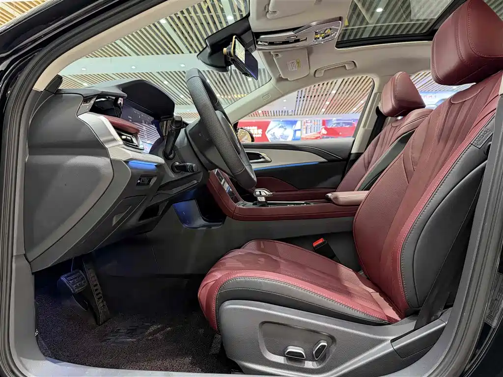 Hongqi H5 2025 2.0T automatic Qichang version купить на сайте DeffCars