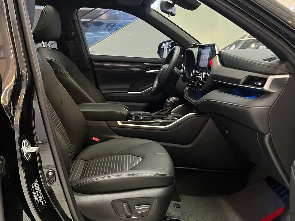 Crown Lufang 2023 2.5L HEV four-wheel drive luxury version купить на сайте DeffCars
