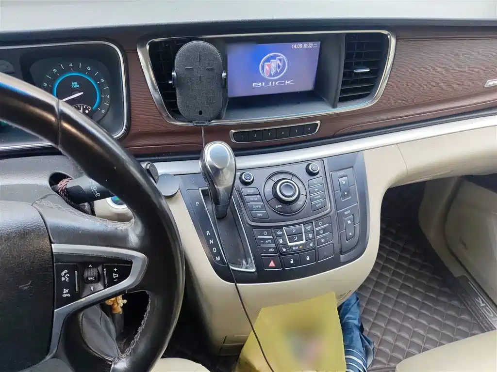 Buick GL8 2014 3.0L XT luxury business flagship version купить на сайте DeffCars