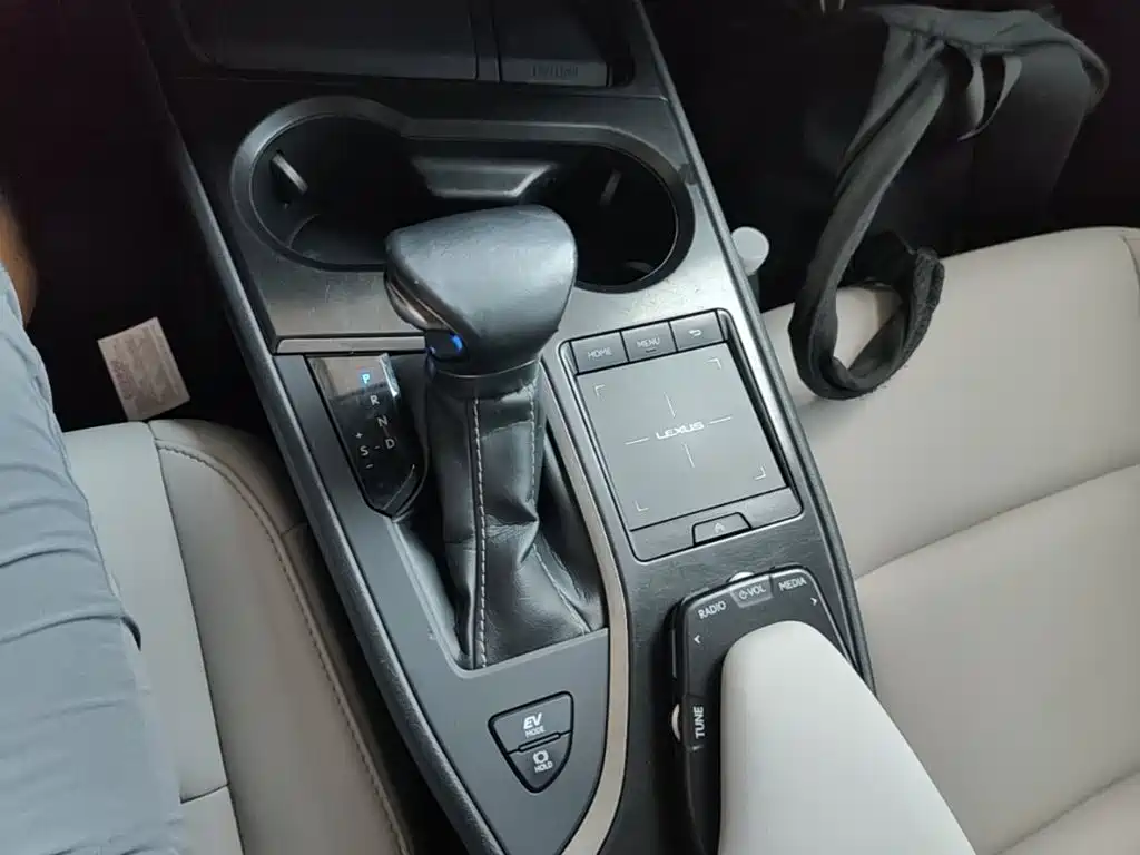 Lexus UX 2020 260h Fun Edition купить на сайте DeffCars
