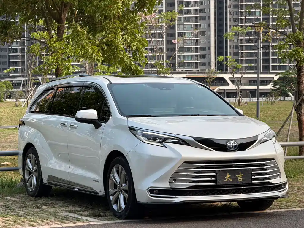 SIENNA 2023 2.5L Hybrid Platinum Edition купить на сайте DeffCars