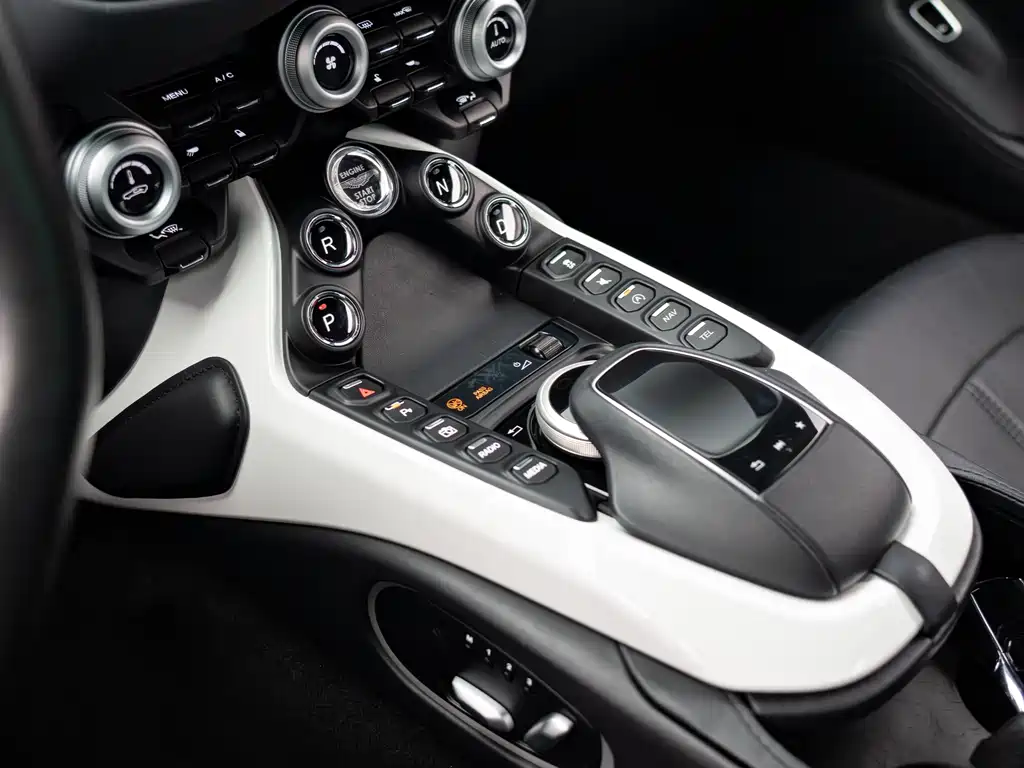 V8 Vantage 2022 4.0T V8 Coupe купить на сайте DeffCars