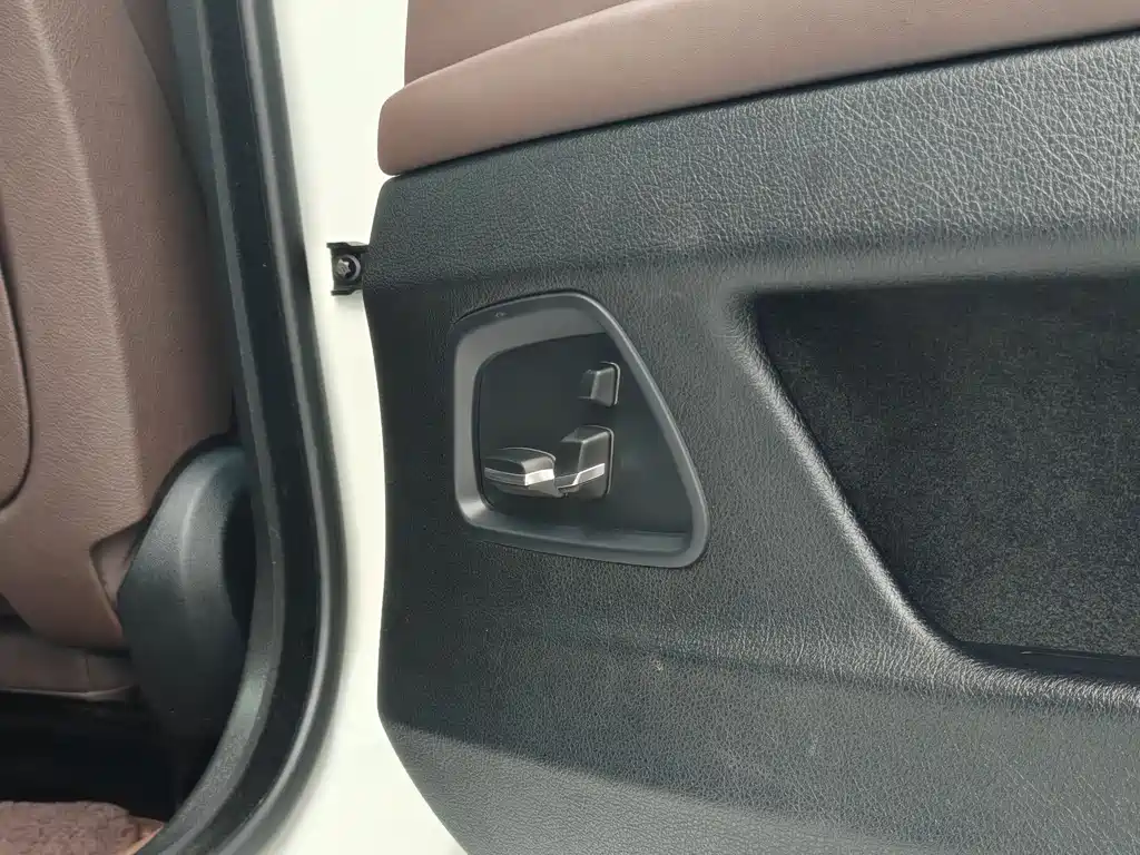 BMW 5 Series 2014 525Li Luxury Design Package купить на сайте DeffCars
