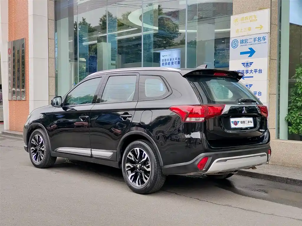 Outlander 2019 2.0L 2WD Enjoy Edition, 5 seats, National VI купить на сайте DeffCars