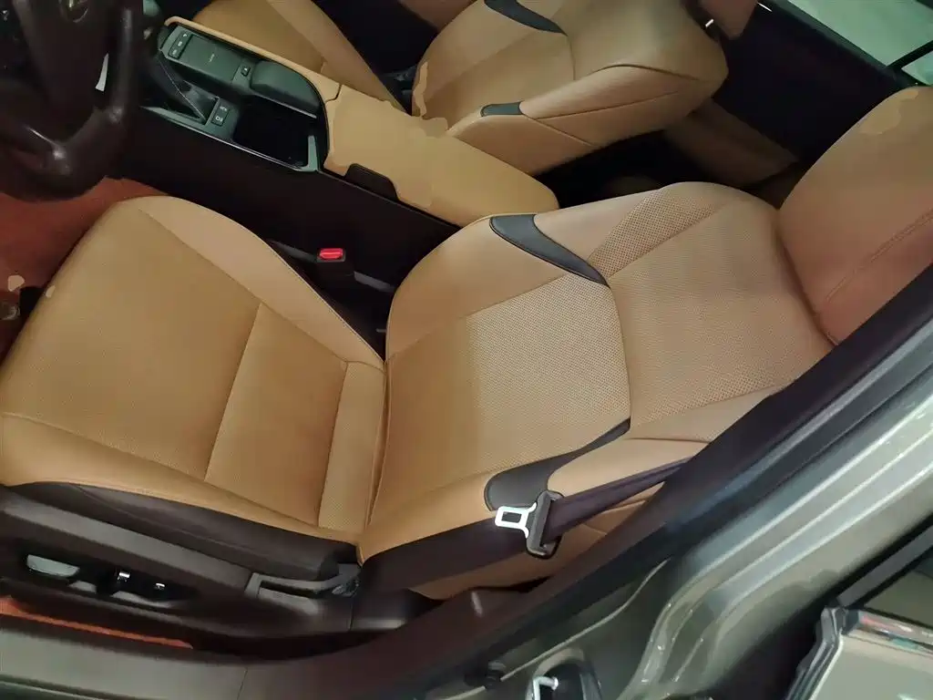 Lexus ES 2020 200 Excellence Edition купить на сайте DeffCars