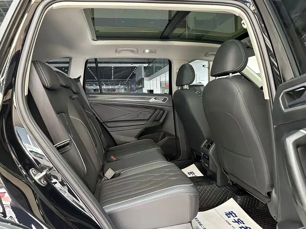 Tiguan L 2023 330TSI automatic two-wheel drive R-Line version купить на сайте DeffCars