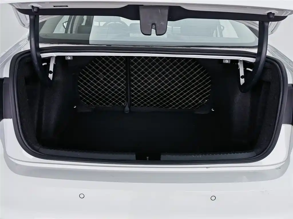 Sagitar 2018 280TSI DSG luxury model купить на сайте DeffCars
