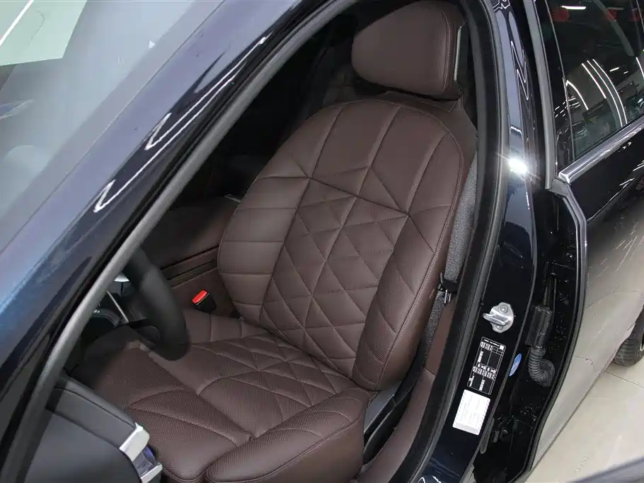 BMW 7 Series 2023 740Li Leading M Sports Package купить на сайте DeffCars