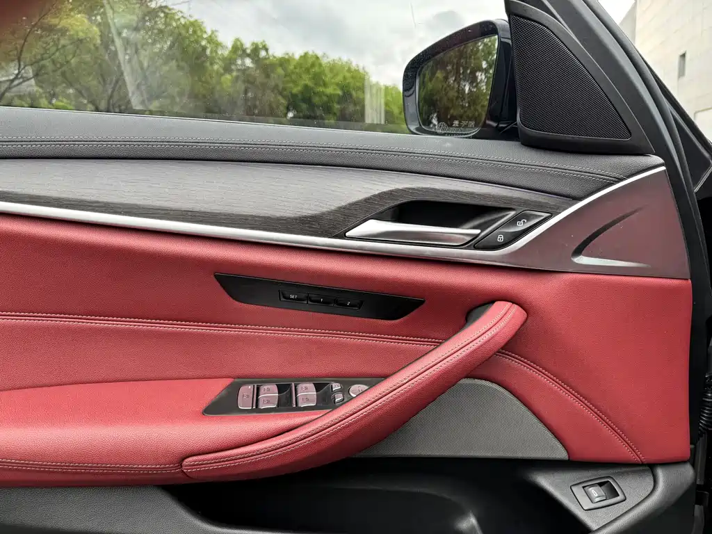 BMW 5 Series 2021 530Li Leading M Sports Package купить на сайте DeffCars