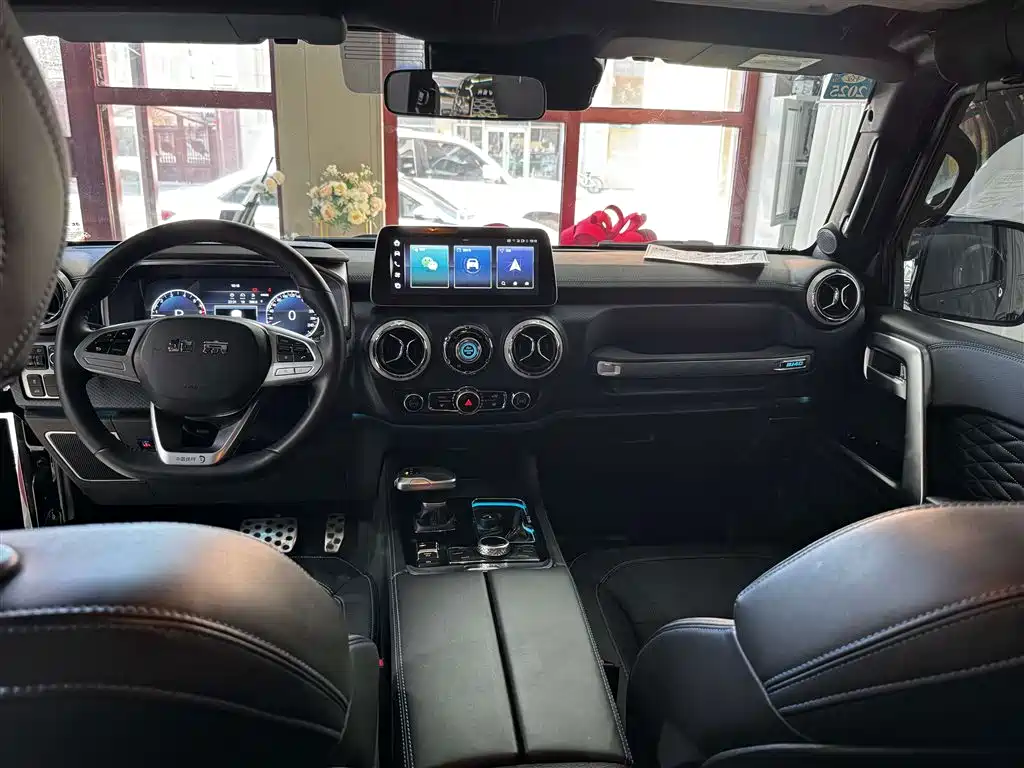 Beijing off-road BJ40 2023 2.0T automatic four-wheel drive city hunter version knight type купить на сайте DeffCars