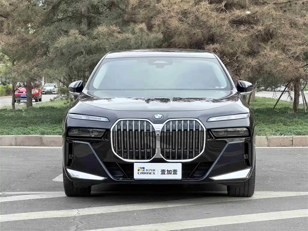 BMW 7 Series 2023 740Li Leading M Sports Package купить на сайте DeffCars